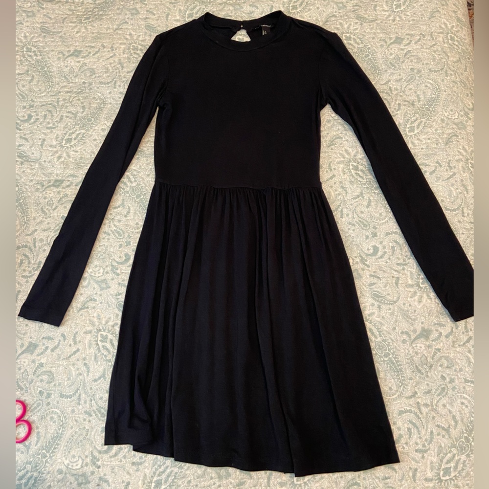 Black Long Sleeve Dress | keyhole | open back | fall | winter | mini | casual